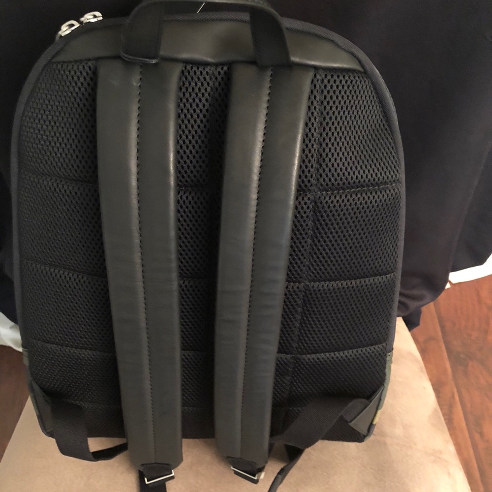 Back pack - Picture 3 of 6